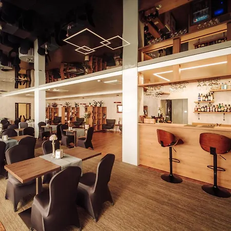 Jantar Wellness & Отель