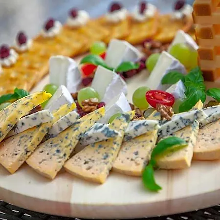 Jantar Wellness & 3* 우스트카