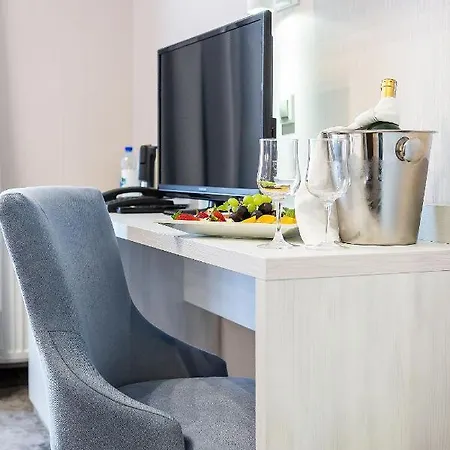 Jantar Wellness & Отель