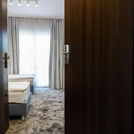 Jantar Wellness & Отель